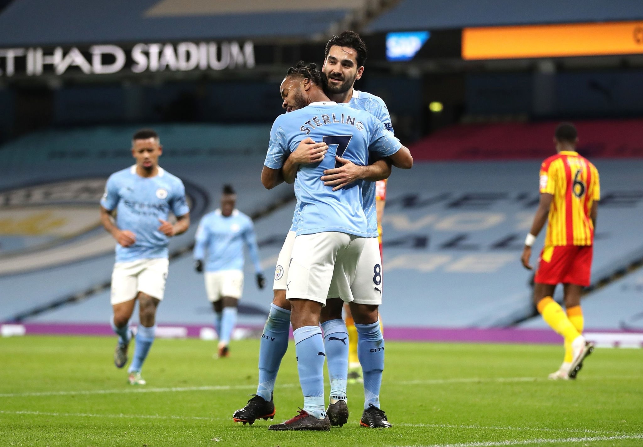 与他自己职 与他自己职